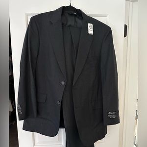 New men’s Jos A Bank suit